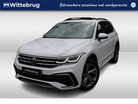 Volkswagen Tiguan 1.4 TSI eHybrid 245pk R-Line DSG Automaat / Panorama dak / IQ-Led / Zwenkbare trek