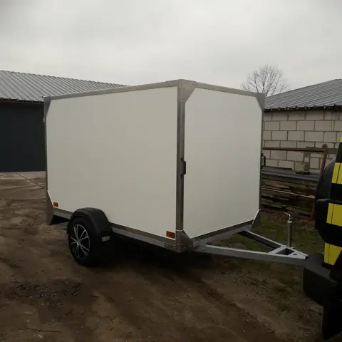 gesloten aanhangwagen