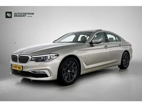 BMW 5-serie 530e iPerformance Executive(Dealer OnderH, Panorama, Navi, Active Cruise, Lane Assist, P