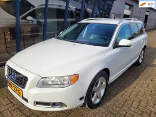 Volvo V70 2.5FT Summum 230PK LEER / ECC / PDC / YOUNGTIMER
