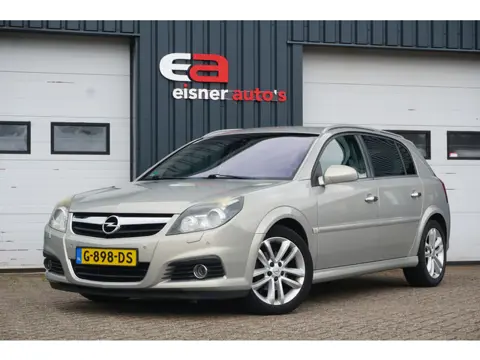 Opel Signum 2.2-16V Executive AUTOMAAT | LEDER | XENON | PDC | STOELVERW. |