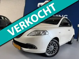 Lancia Ypsilon 0.9 TwinAir Platinum /bj.2012/ parelmoer wit / leder/airco/sportvelgen/ APK 07/2027 /