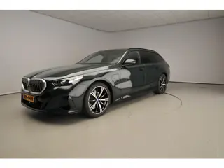 BMW 5 Serie Touring 530e | M-Sportpakket | Individual uitv. | LED | HUD | Active Cruise | Sportstoel