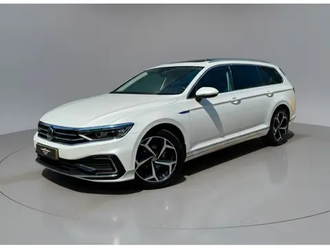 Volkswagen Passat Variant 1.4 TSI * Panoramadak * Stoelen met geheugen * Trekhaak *