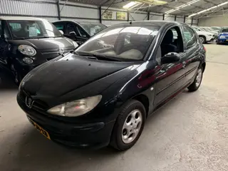 Peugeot 206 1.4 XT AUTOMAAT, Trekhaak INRUILAUTO APK tot 11-08-2026