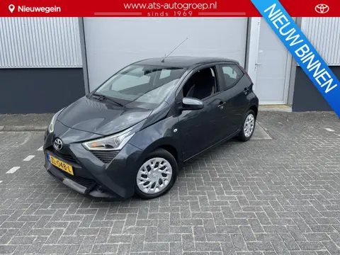 Toyota Aygo 1.0 VVT-i x-play  Automaat | 69.000 KM | Apple/Android navigatie |