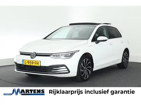 Volkswagen Golf 1.4 204pk eHybrid Style Oryxwit Panoramadak Trekhaak Camera DCC Keyless Virtual Cock