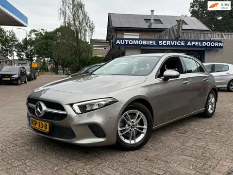Mercedes-Benz A-klasse 180 Business Solution AMG *AUTOMAAT*ZO GOED ALS NIEUW MET MA 16.000KM*NAVI.*S