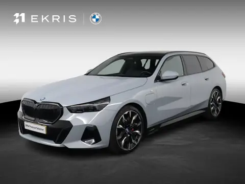 BMW 5-serie Touring 530e M sport Pro | Glazen Panoramadak | Trekhaak Elektrisch | Bowers & Wilkins |