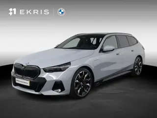 BMW 5-serie Touring 530e M sport Pro | Glazen Panoramadak | Trekhaak Elektrisch | Bowers & Wilkins |