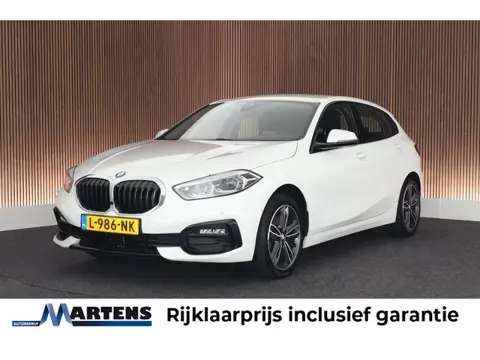 BMW 1-serie 118i 136pk Business Edition Plus Trekhaak Camera Leder Navigatie Stoelverwarming