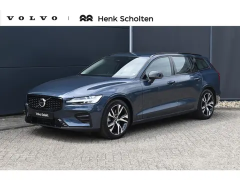 Volvo V60 2.0 B4 Plus Dark | Semi Elek. inklapbare trekhaak | Stoel-stuurwiel verwarming | Adaptieve