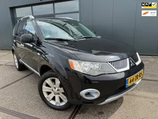 Mitsubishi Outlander 2.4 Instyle | 7p | 4WD | NAVI | STOEL VERWARMING |