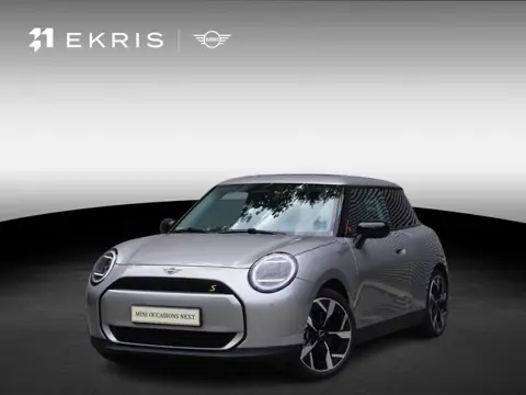 MINI 3-deurs Cooper SE | Classic Uitvoering | Glazen panoramadak | Pakket M | Elektrisch verwarmde v