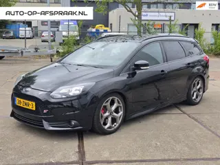 Ford Focus Wagon 2.0 EcoBoost ST-2 250pk Navi Clima Cruise APK NAP