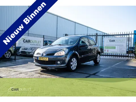 Renault Clio 1.4-16V Expression Leuke Clio met Goed navi systeem en lekkere geluids-installatie Rijd
