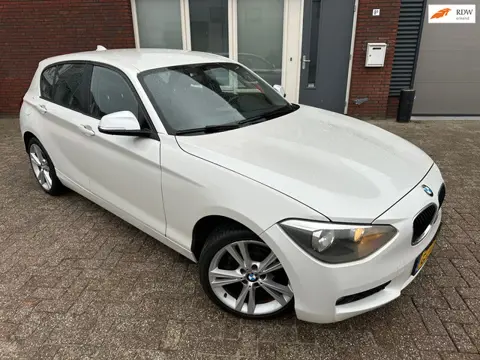 BMW 1-serie 114i Business+ / Clima / 18 inch / PDC / Stoelverwarming