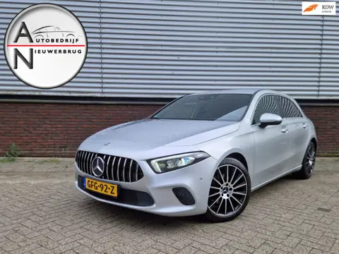 Mercedes-Benz A-klasse 180 AMG LED PDC Ambient light Vol Opties