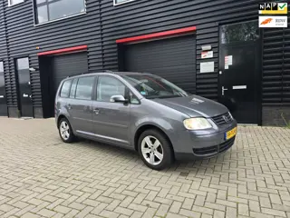 Volkswagen Touran 1.6-16V FSI Business | AIRCO | CRUISE CONTROL | ELEC. PAKKET | BOEKJES + NAP