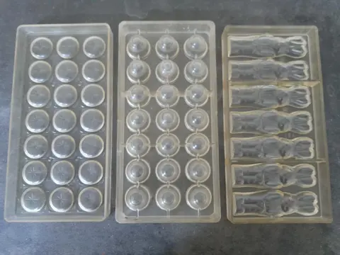 Vintage polycarbonate chocolate mould - set of 3 - bunnies - bonbons