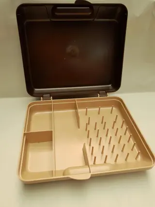 Vintage naaidoos CURVER Nederland Bruin beige plastic naaidoos - 1970s naaikist Fournituren kastje doos