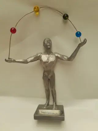 Tinnen beeld jongleur - circus