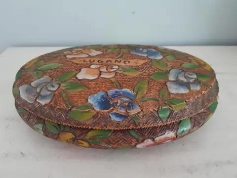 Vintage handgesneden houten juwelendoos - bloemen decoratie - Lugano Zwitserland