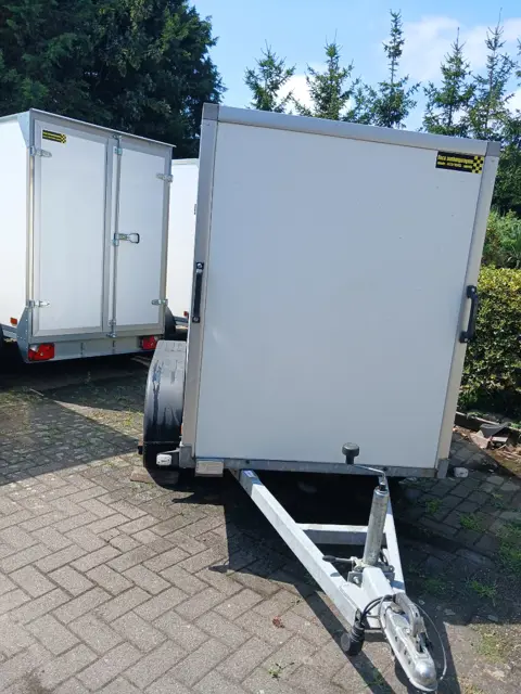gesloten aanhangwagen roca