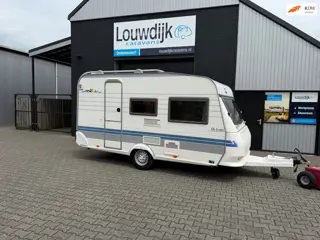 HOBBY De Luxe 400 KB ’02 (Stapelbed, 825kg)