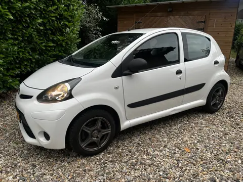 Toyota Aygo RIJKAAR/APK/HISTORY/BEURT/NAP/AIRCO/5drs//DIREKT MEE