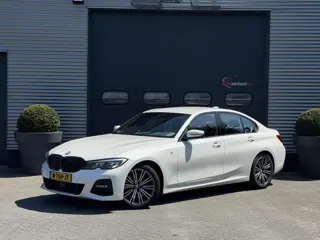BMW 3-serie 330i High Executive M-Sport | Navigatie | Climate Control | Stoelverwarming | Parkeersen