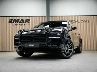 Porsche Cayenne Black edition Meestr. achteras / 22 inch / sportstoelen / 3e scherm / BOSE