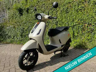 Yadea Owin 25-45km Electrische Scooter NIEUW STIJLVOL BETAAL