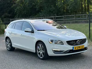 Volvo V60 2.4 D6 AWD Plug-In Hybrid Summum /Xenon/Pano/Camera/