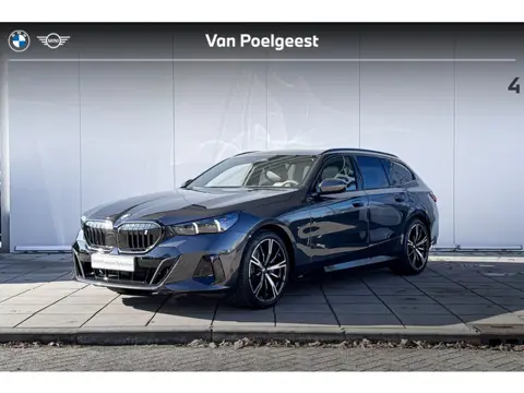 BMW i5 Touring eDrive40 M Sport Edition M-Sport Pro / Glazen dak / Bowers and Wilkins Audio / Terkha
