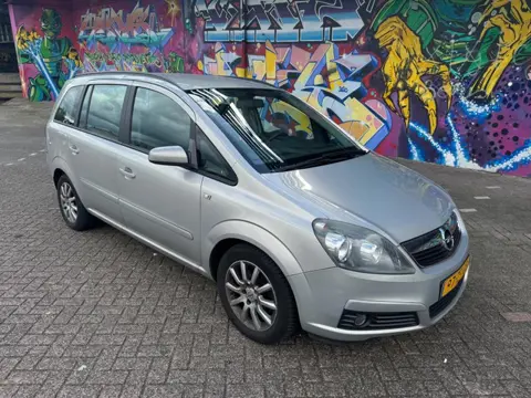 Opel Zafira 1.6 Temptation airco 7 zitter sport velgen boeken aanwezig goed rijdende auto nette staa