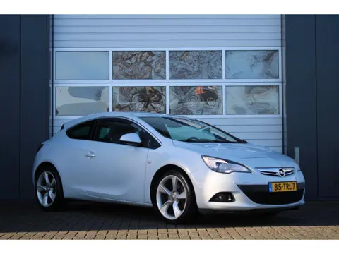 Opel Astra GTC 1.4 Turbo Sport 140pk Clima/Cruise/Bi-Xenon/Navi/Bluetooth/PDC/RadioCD/19"LM/Trekhaak
