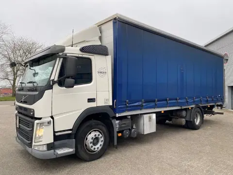 Volvo FM11-330 / LOW KM'S:472120 KM / LWDS / FULL-AIR / NAVI / CURTAIN SAILS / PLATFORM 2500KG / AUT