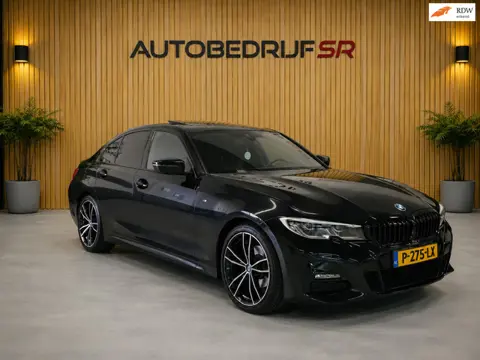BMW 3-serie 320i Executive Edition Panoramadak! M Pakket! Laser Koplampen! Sfeerverlichting!