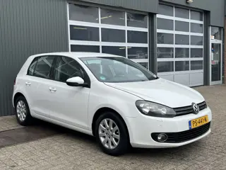 Volkswagen Golf 1.4 TSI Highline Airco Cruise control Stoelverwarming Apple carplay Trekhaak Parkeer