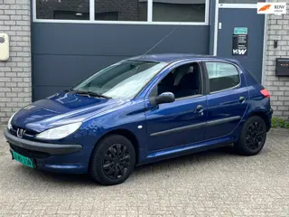 Peugeot 206 1.6-16V XT AUTOMAAT APK 7-1-2027 Trekhaak .