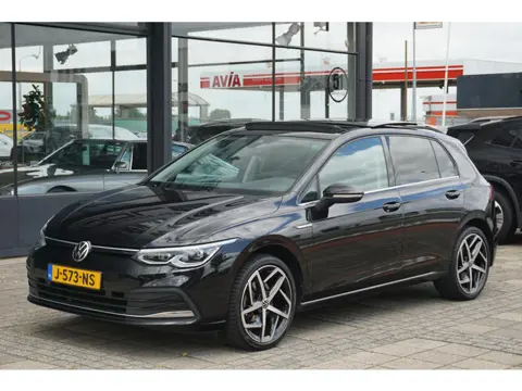 Volkswagen Golf 1.5 eTSI Style | PANO | ACC