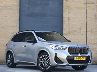 BMW iX1 xDrive30 Launch Edition M Sport Pano | ACC | Trekhaak | Driving Assistant Plus | Widescreen