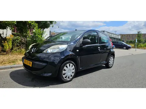 Peugeot 107 1.0-12V XR ..IN GERUILD...