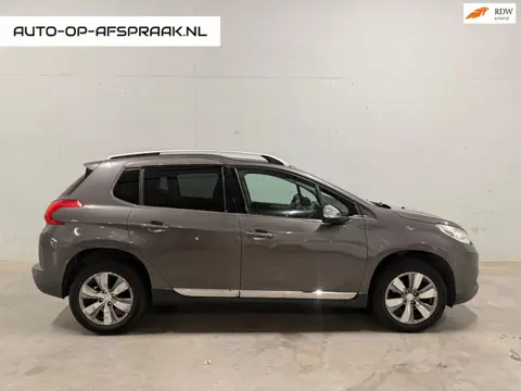 Peugeot 2008 1.2 VTi Allure Pack Premium Plus Pano Navi
