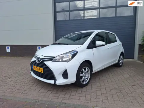 Toyota Yaris | 1.0 VVT-i Aspiration | Bluetooth | Camera | Sensoren | Lage km stand |