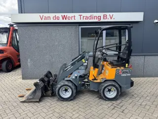 Giant D 254SW  - mini Shovel - wiellader - 2016 - bak - vorkenbord - 996uur