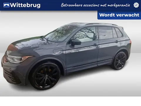 Volkswagen Tiguan 1.4 TSI eHybrid R-Line Business+ / App Connect / Navi / Panoramadak / Trekhaak weg