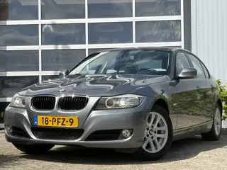 BMW 3-serie 320i Business Line 170pk | Audio-navigatie full map | Bi-xenon koplampen | Cruise contro