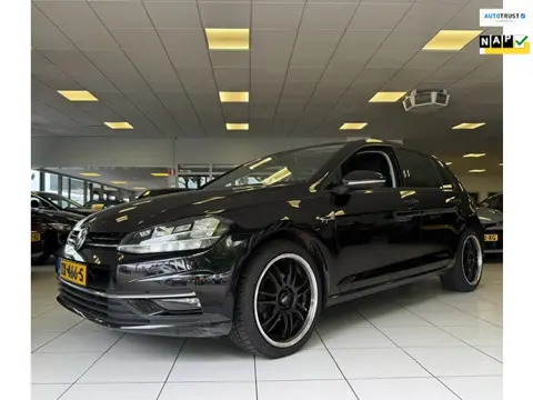 Volkswagen Golf 7.5 1.0 TSI Comfortline Business R-Line/Apple Carplay/Alcantara/Helix soundsystem/LE